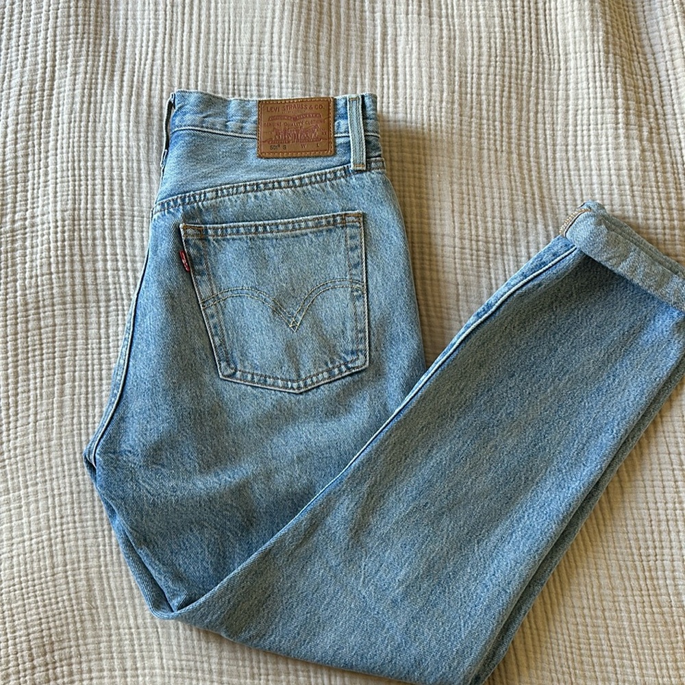 Levi straight jeans size 28